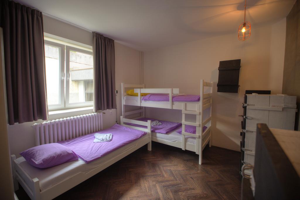 Hostel Fair And Square Belgrade Room photo